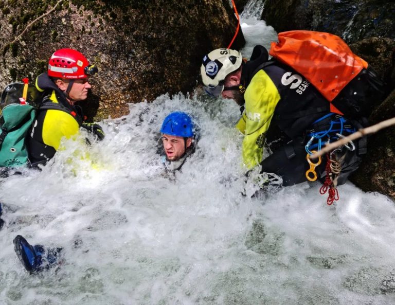 SAR Team Busca e Salvamento em Canyoning